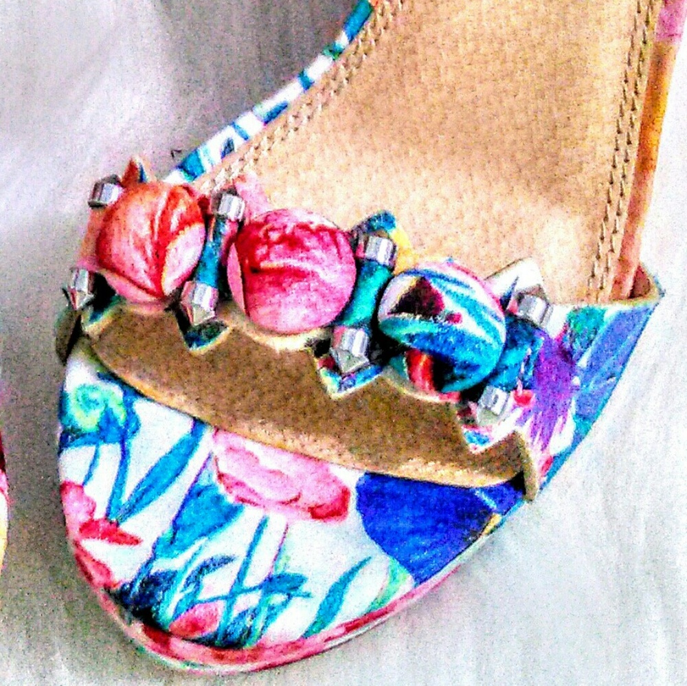 Hot! (NEW)! Floral, Wedge, Platform, Heel! - Picture 2 of 8
